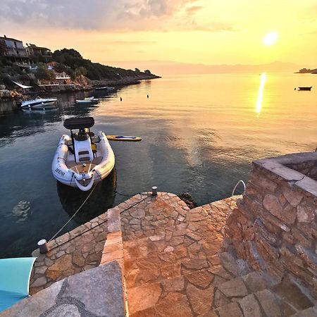 Apartments Amfora Gdinj Exterior photo