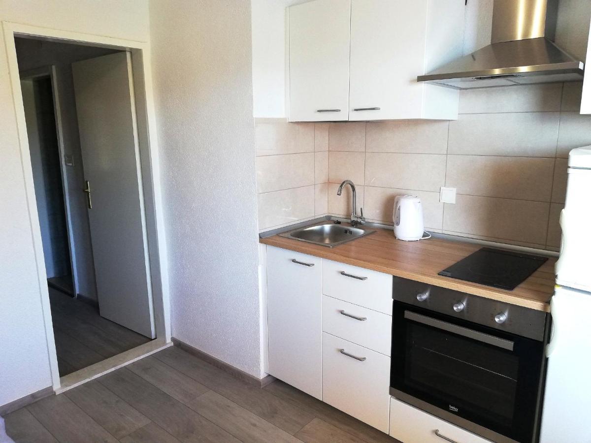 Apartments Amfora Gdinj Exterior photo