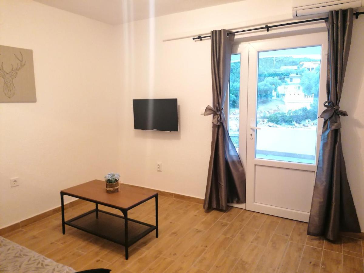 Apartments Amfora Gdinj Exterior photo