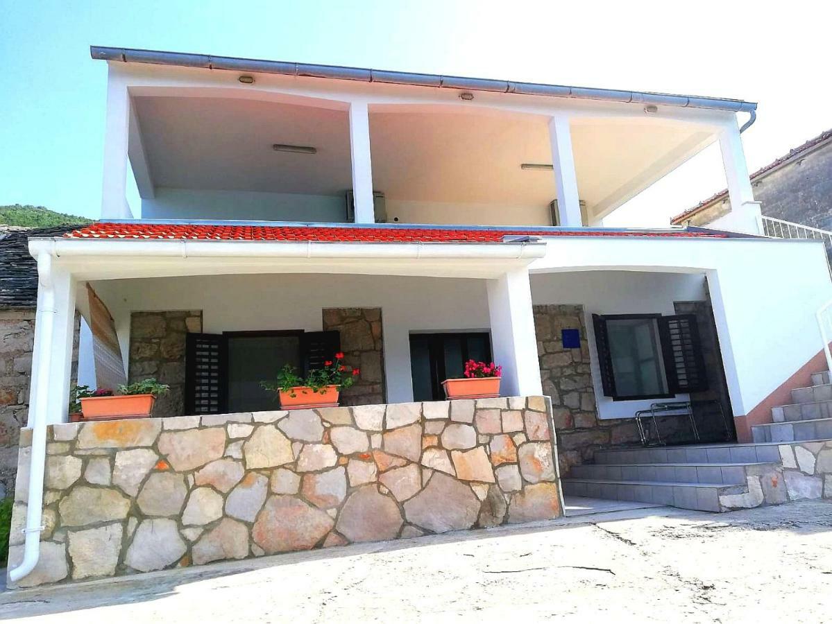 Apartments Amfora Gdinj Exterior photo
