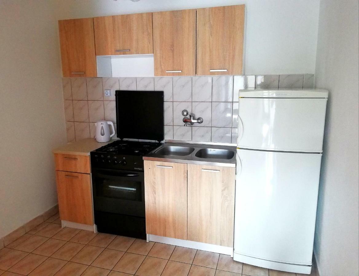 Apartments Amfora Gdinj Exterior photo