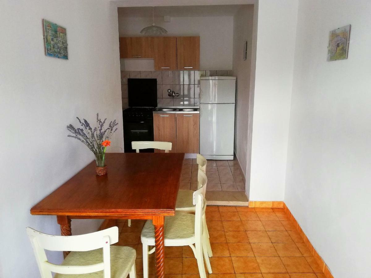 Apartments Amfora Gdinj Exterior photo
