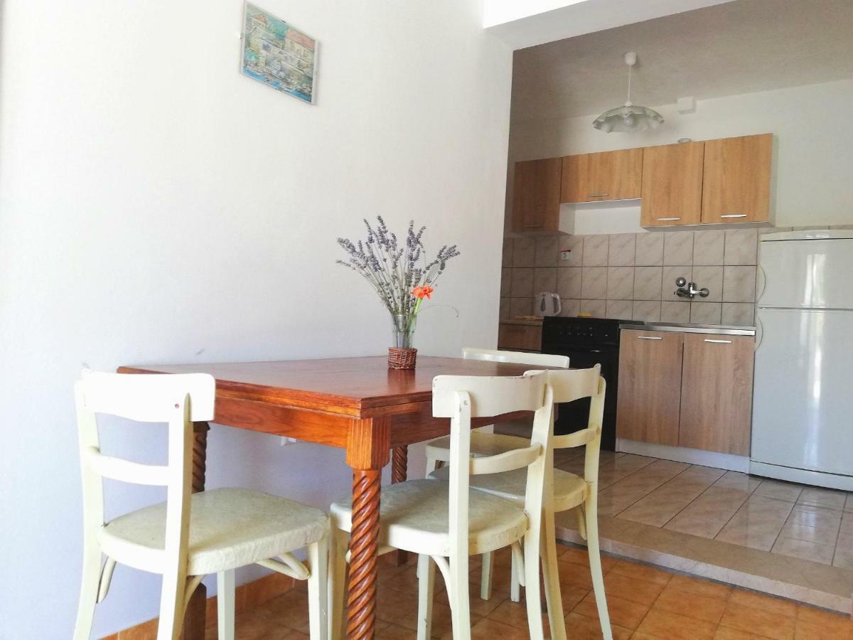 Apartments Amfora Gdinj Exterior photo